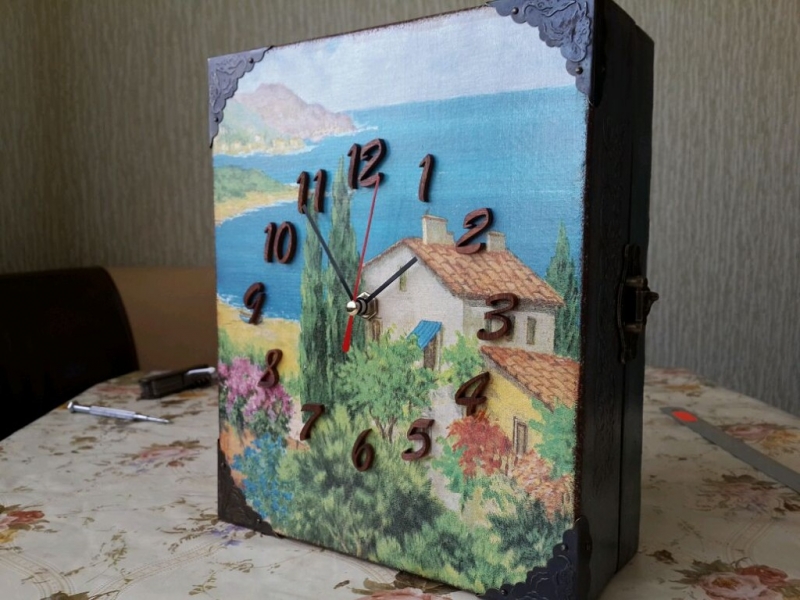 Ключница с часами 