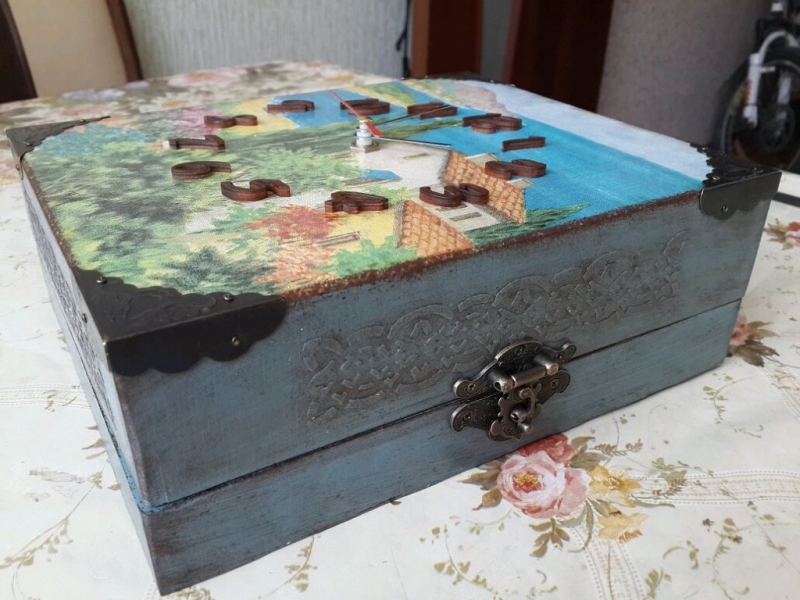 Ключница с часами 